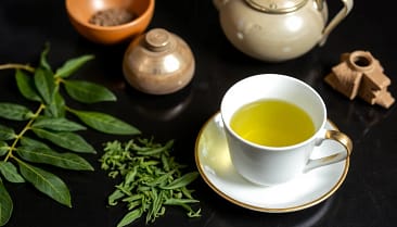 Aromatic green tea for antioxidants in a minimal setting
